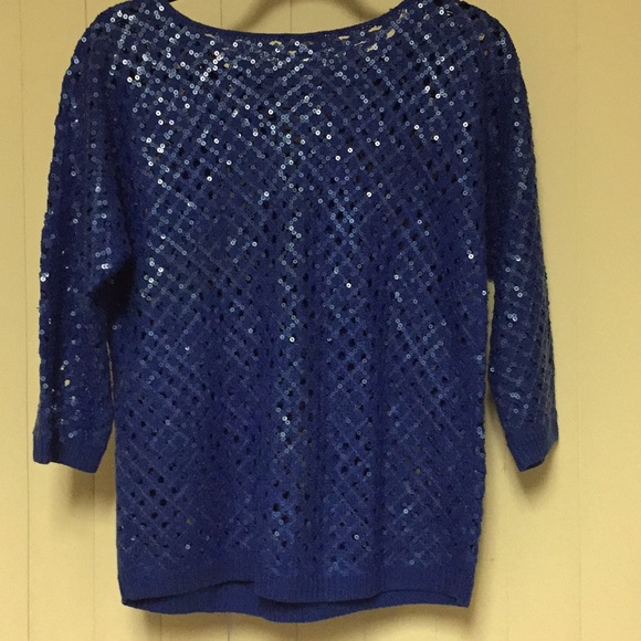 ( Any 3 $6 items for $15) CHICO'S BLUE SEQUINS SWEATER - Picture 3 of 3